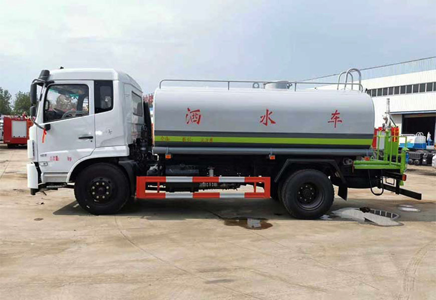 怀柔洒水吃瓜91——为城市清洁保驾护航
