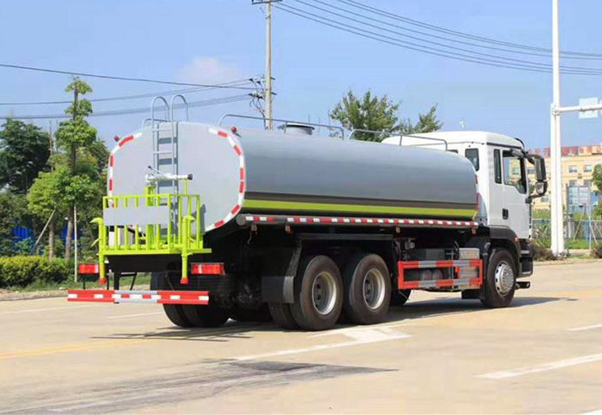 高端大气陕汽后双桥15吨洒水吃瓜91——保障城市环境卫生的主力军
