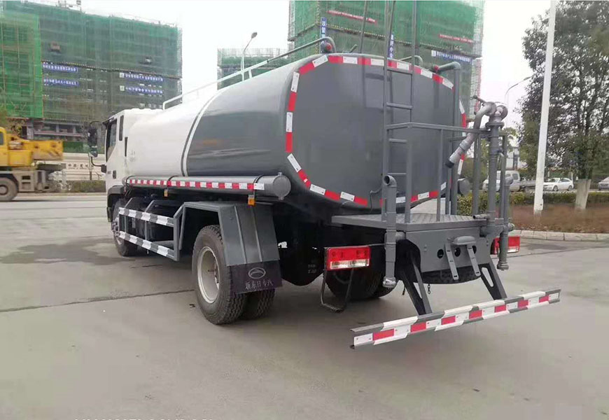 吃瓜91
路政洒水吃瓜91——为城市环境护航
