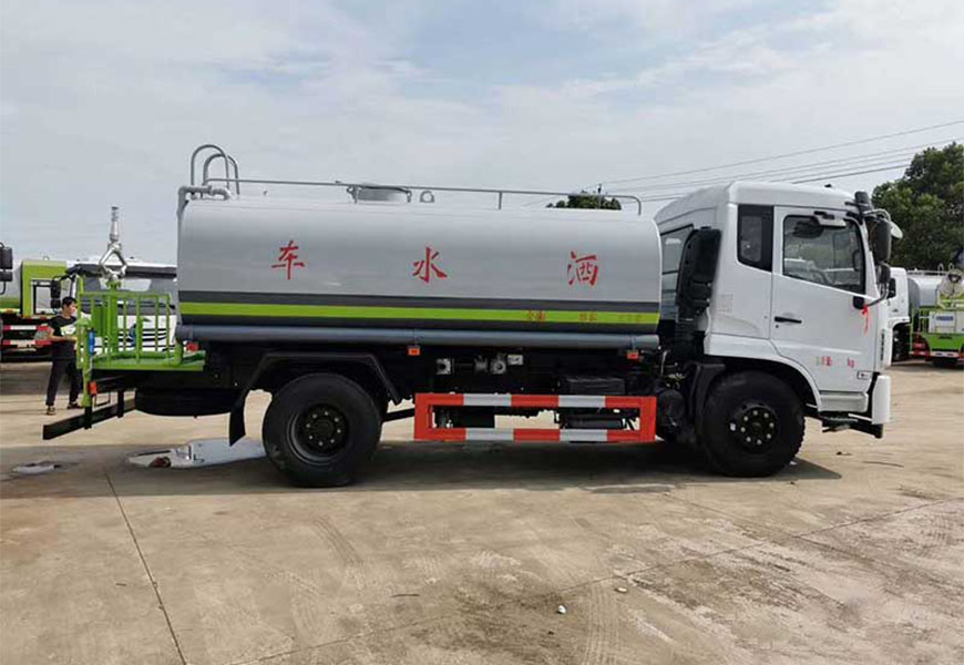 吃瓜91
18吨洒水吃瓜91报价：用高性能吃瓜91辆提升城市清洁
