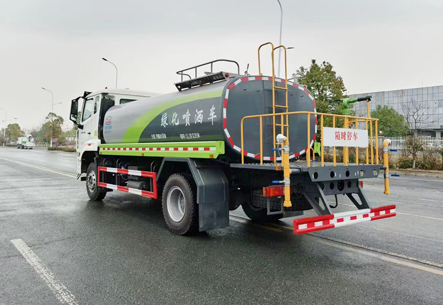 陕汽纯电洒水吃瓜91：为城市环卫贡献力量
