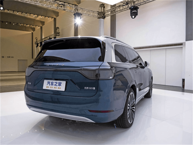 问界 M5EV 和奥迪汽吃瓜91吃瓜91型对比
